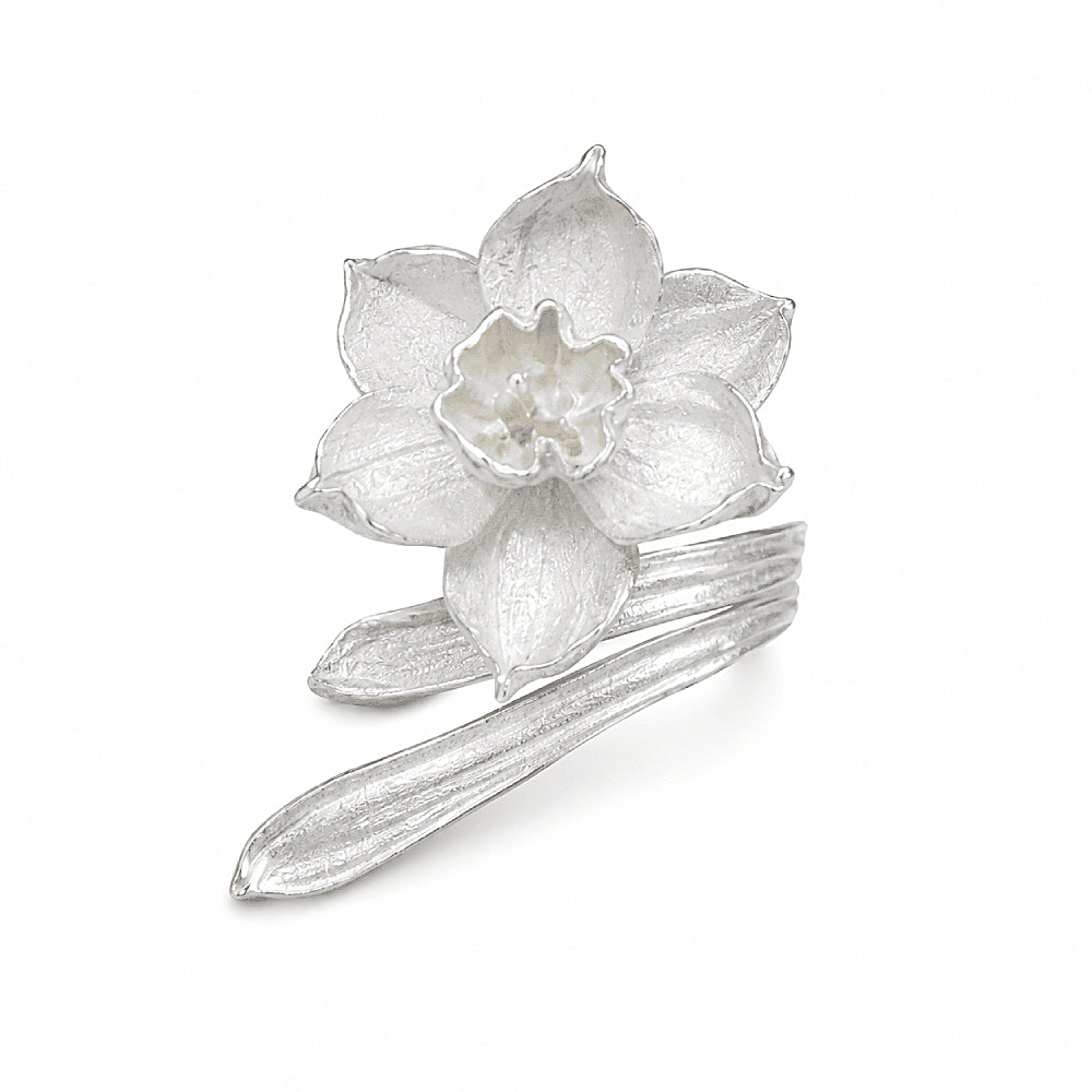 Discover the First Bloom Daffodil Sterling Silver Ring at The Luxe Maison, featuring a sculpted daffodil blossom with delicately textured petals and an adjustable sterling silver band. Inspired by springtime renewal and new beginnings, this nature-inspired ring adds a graceful floral touch to everyday style.