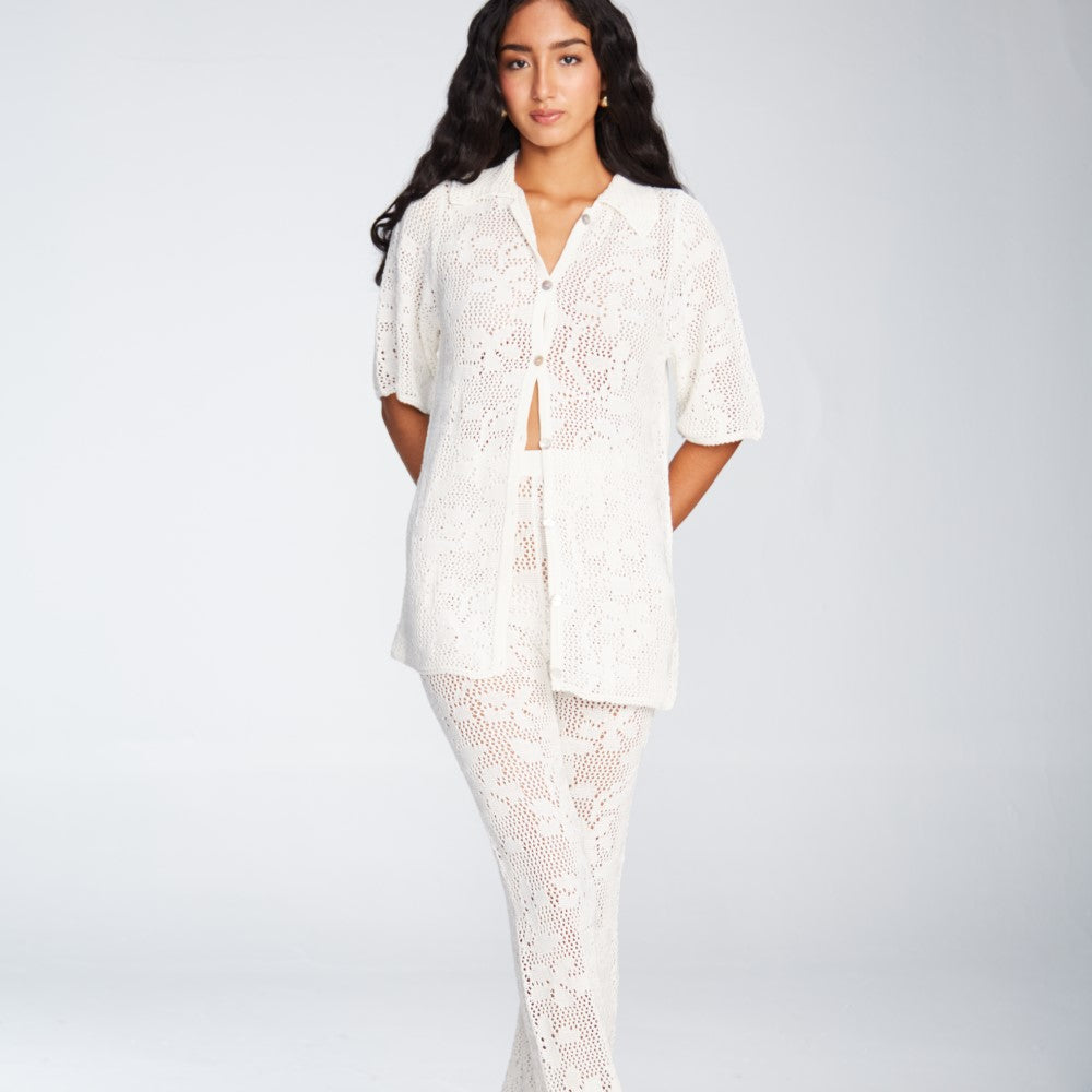 Discover the graceful Flavia White Pant when you shop online. Shop Now!
