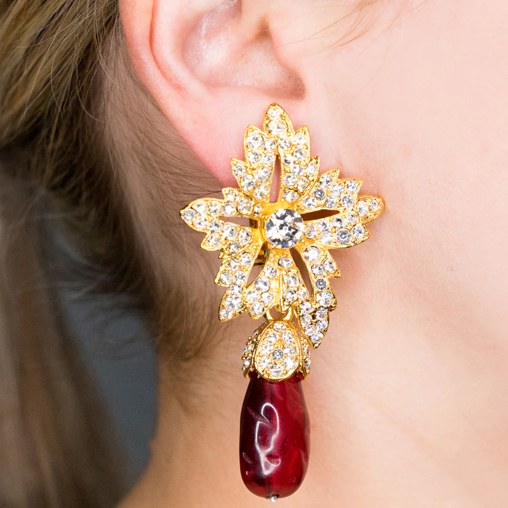 The perfect balance of modern and timeless, elegant gold and crystal flower top and tear drop earrings.