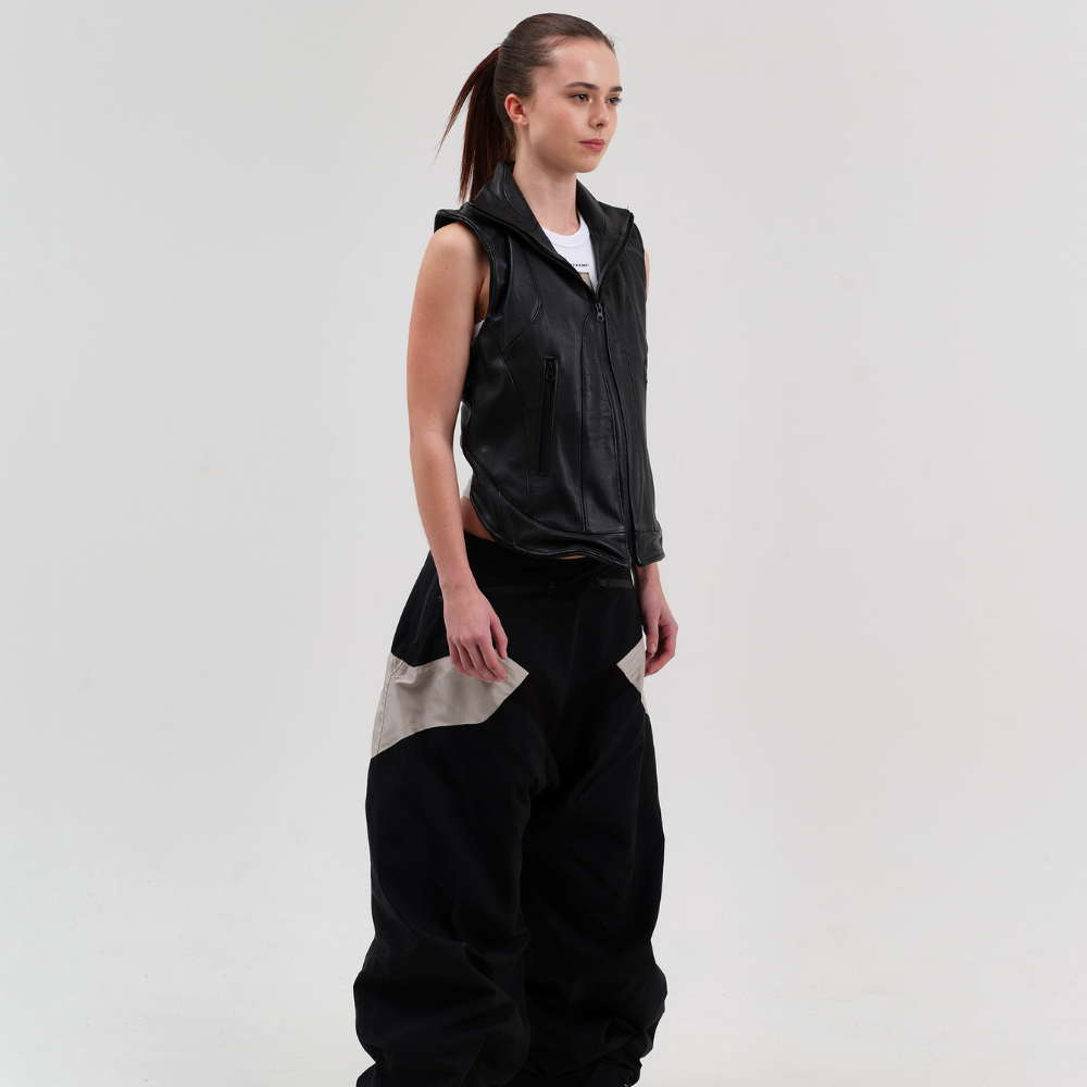 Shop online from our exclusive website and discover the Gatling Leather Gilet by Voitech®, crafted from premium heavy-grain leather with a sculpted motorsport-inspired silhouette.