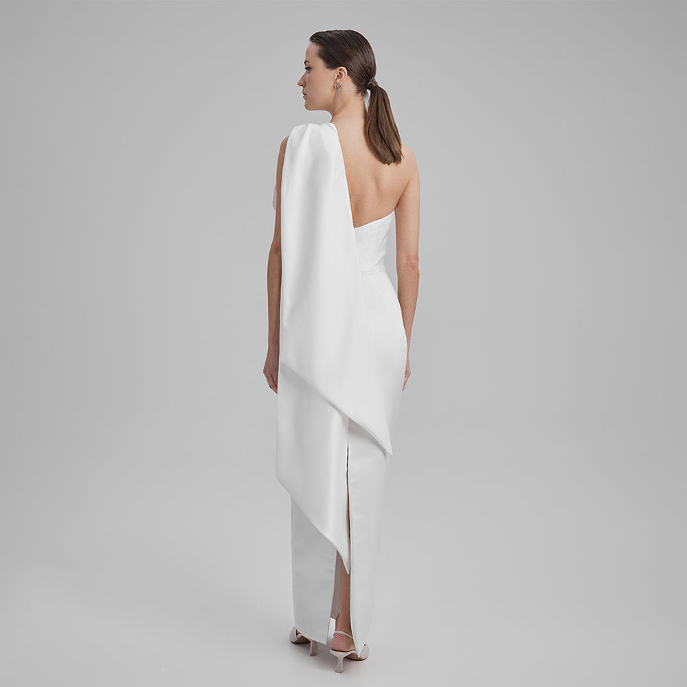 Explore our curation of timeless designer dresses with Gigi white strapless dress with a white cape bow that showcases an elegant silhouette. Shop now!