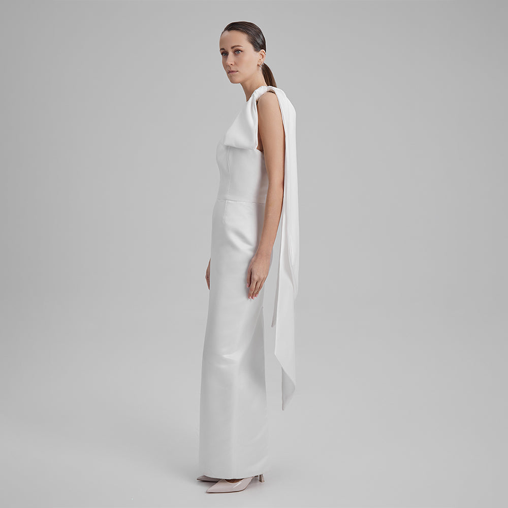 Explore our curation of timeless designer dresses with Gigi white strapless dress with a white cape bow that showcases an elegant silhouette. Shop now!