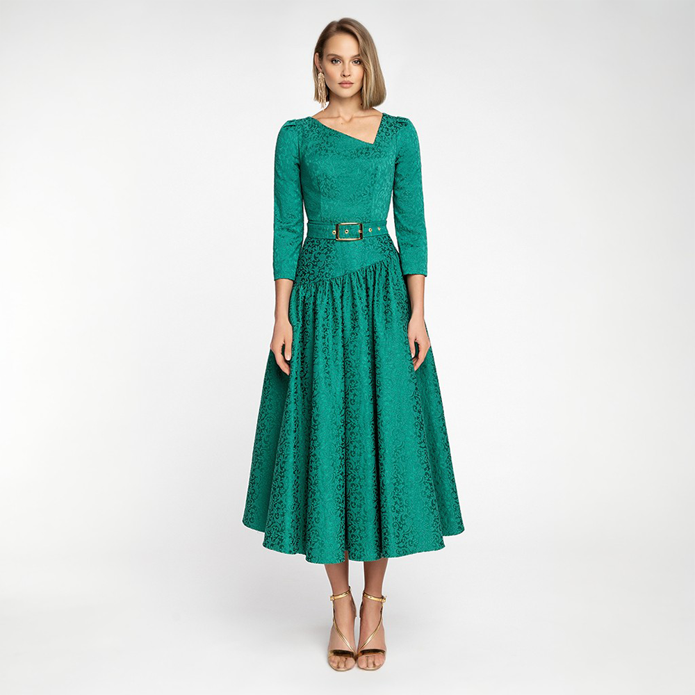 The elegant midi dress made of high-quality jacquard with relief surface is a real eye-catcher.