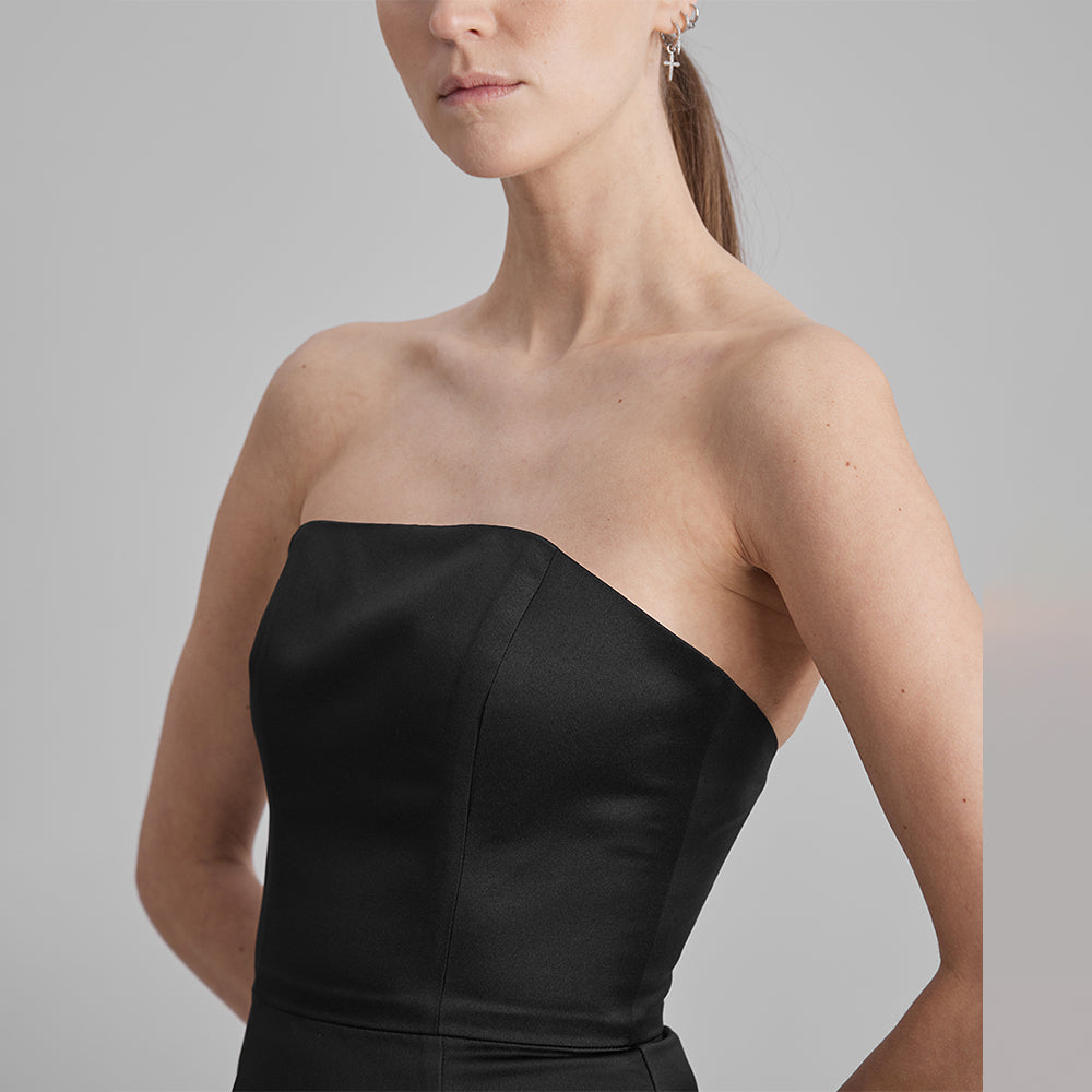 Step into the world of contemporary elegance with our black mini dress with strapless corset. Explore our range of mini dresses for women. Shop now!