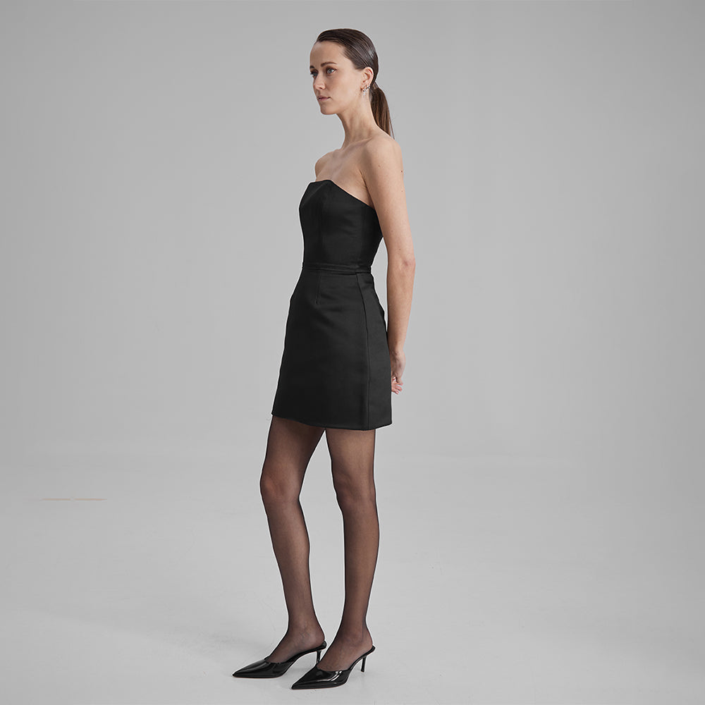 Step into the world of contemporary elegance with our black mini dress with strapless corset. Explore our range of mini dresses for women. Shop now!