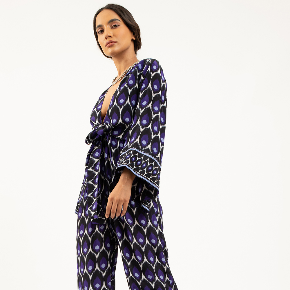 Explore our curation of jumpsuits with our printed purple jumpsuit from The Luxe Maison. Shop casual & comfortable outfits for women. Shop now!