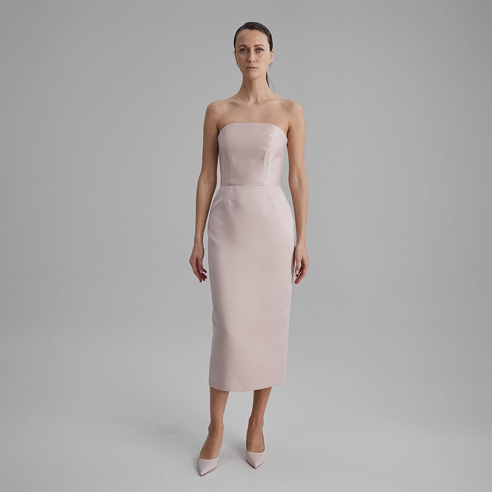 Shop Kira fitted dress in stunning nude color. The strapless neckline accentuates your natural grace. Explore our range of classic dresses. Shop now!