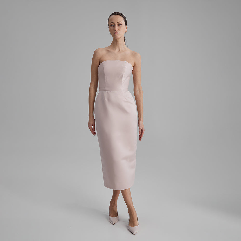 Shop Kira fitted dress in stunning nude color. The strapless neckline accentuates your natural grace. Explore our range of classic dresses. Shop now!