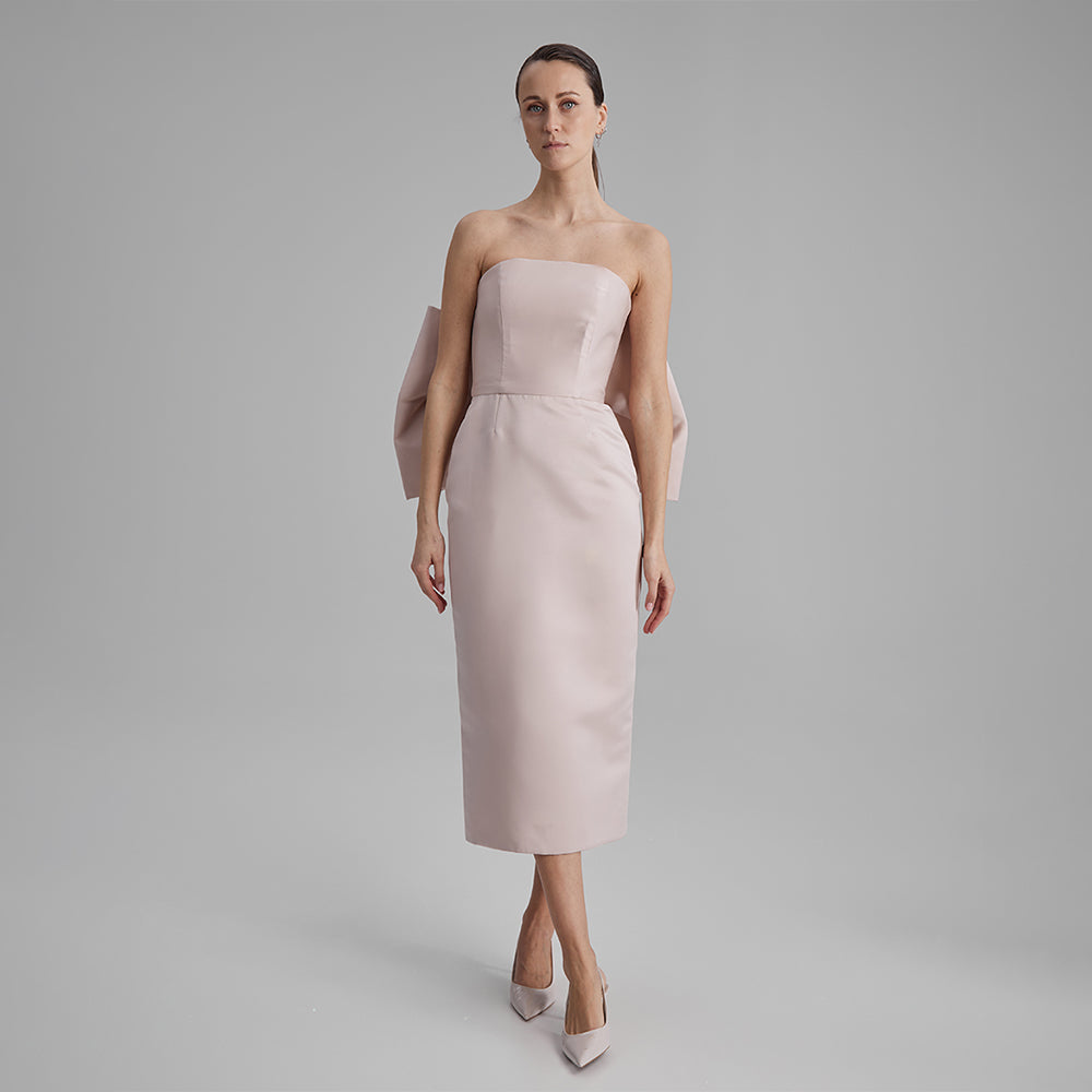 Shop our Kira fitted dress in stunning nude color with a strapless neckline & removable bow. Explore our range of classic designer dresses. Shop now!