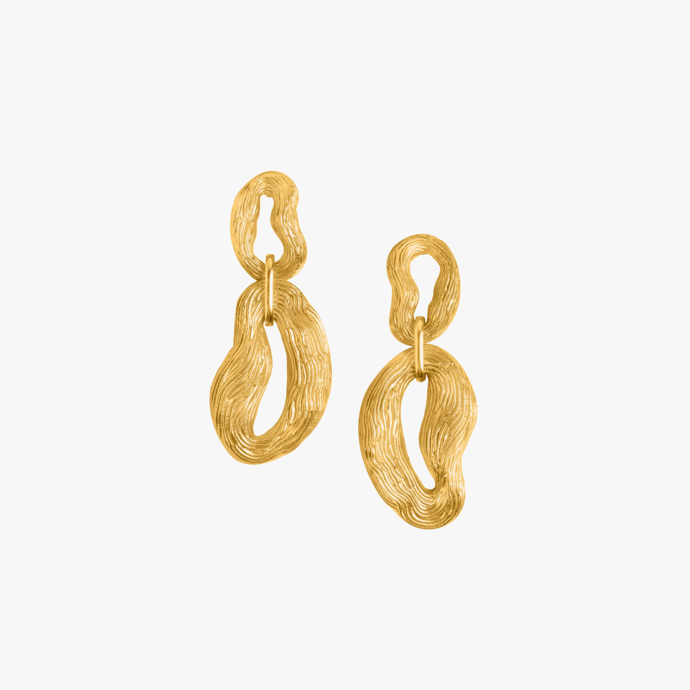 Inspired by the gnarly forms and texture found on the knotty pine trees, these maximal link earrings are a bold addition.