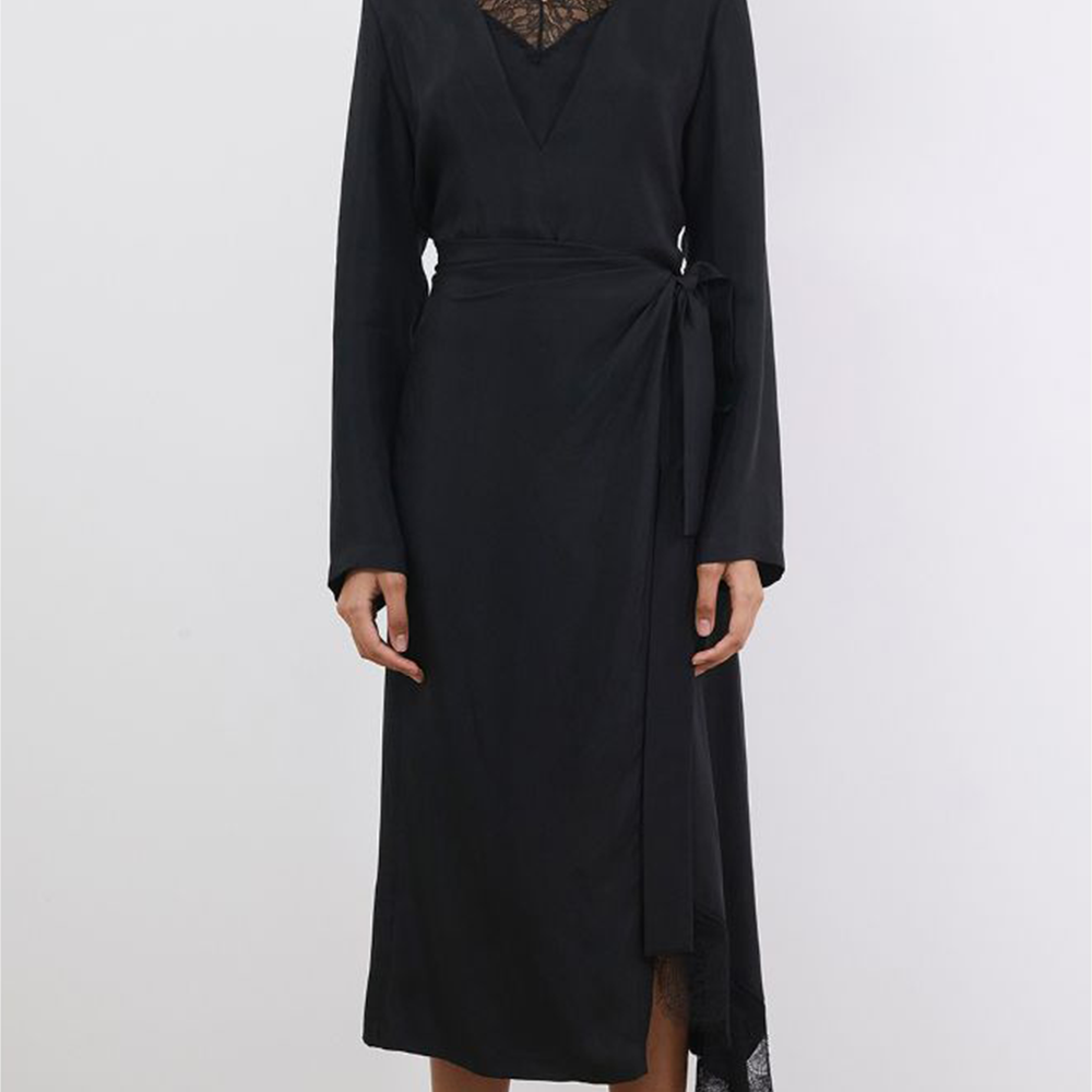 Raw-edged, Round neckline One side handkerchief-hem with patch pocket Adjustable tie belt at waist Relaxed silhouette. 