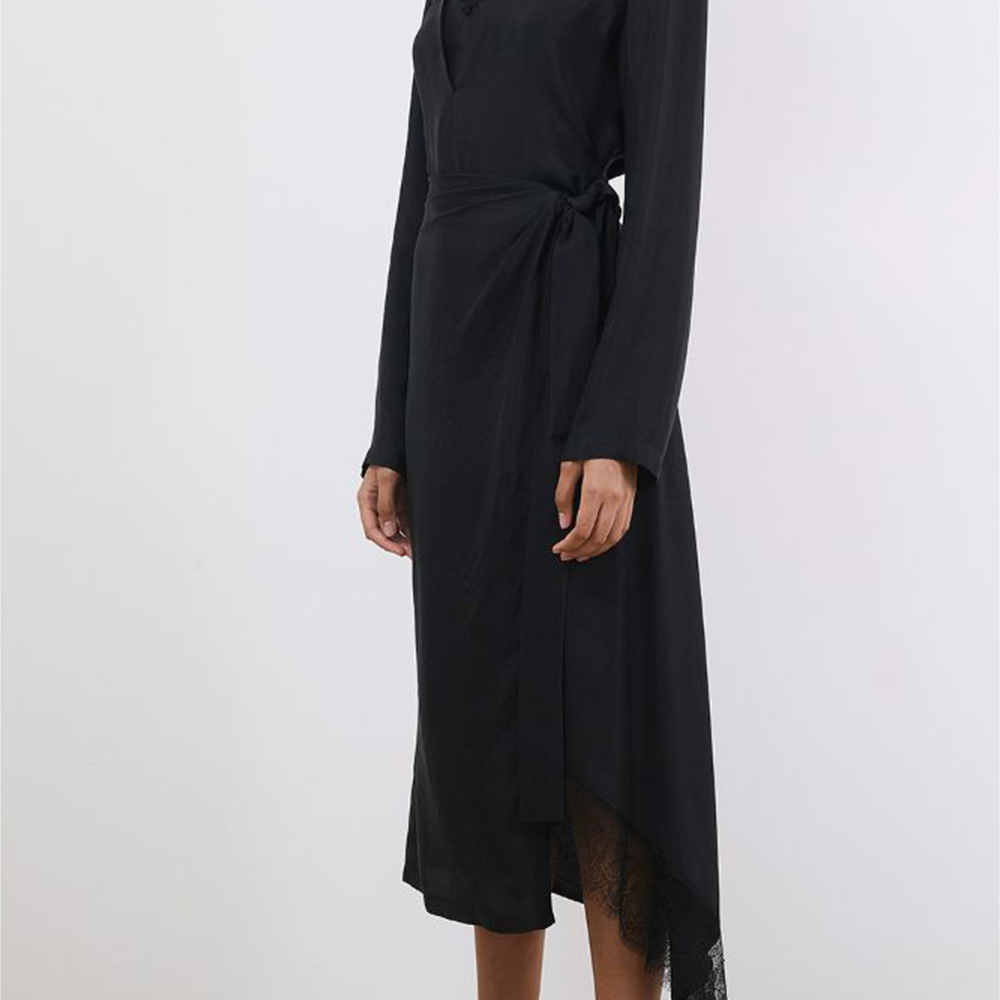 Raw-edged, Round neckline One side handkerchief-hem with patch pocket Adjustable tie belt at waist Relaxed silhouette. 