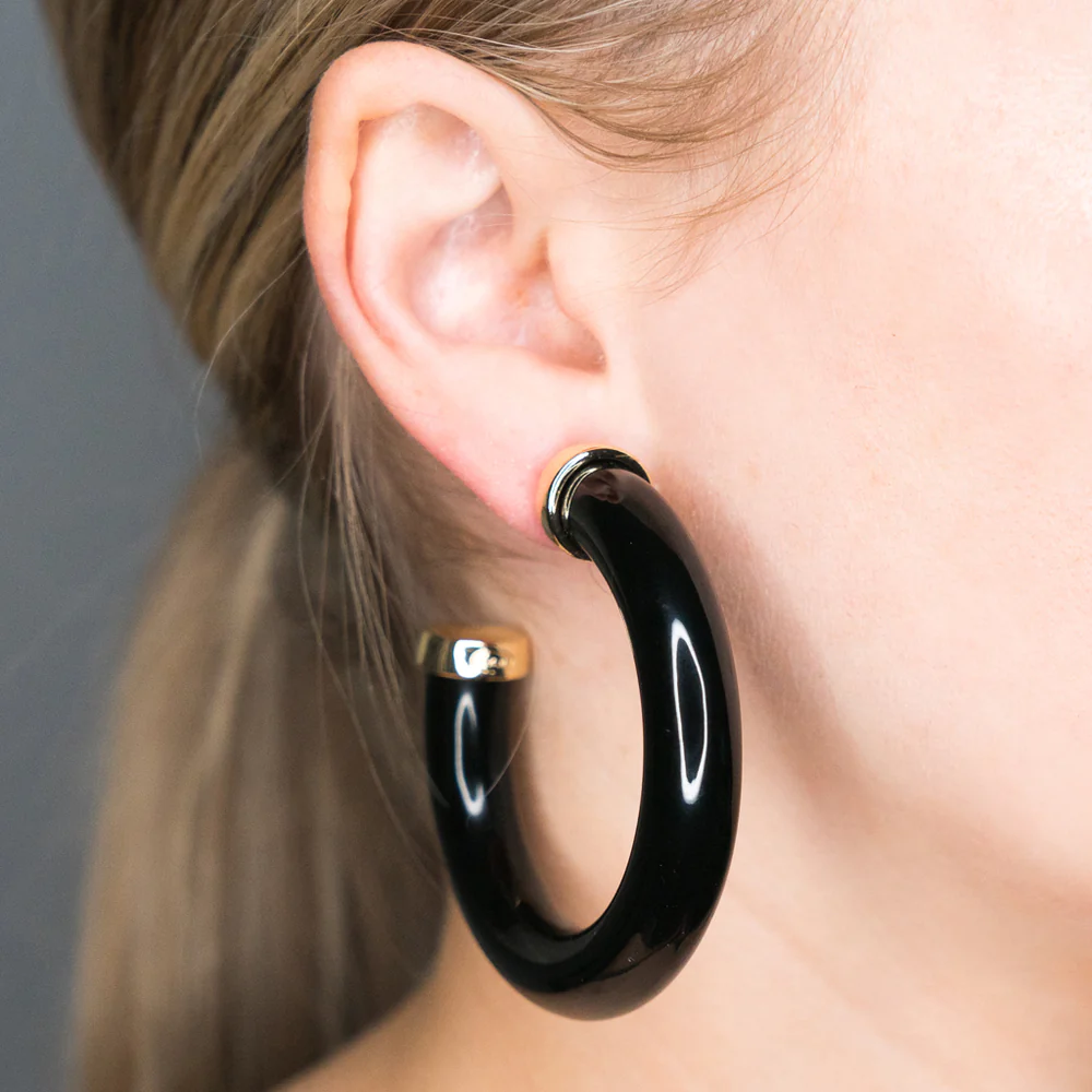 Complete your collection with these resin hoop earrings polished off with gold end caps. 