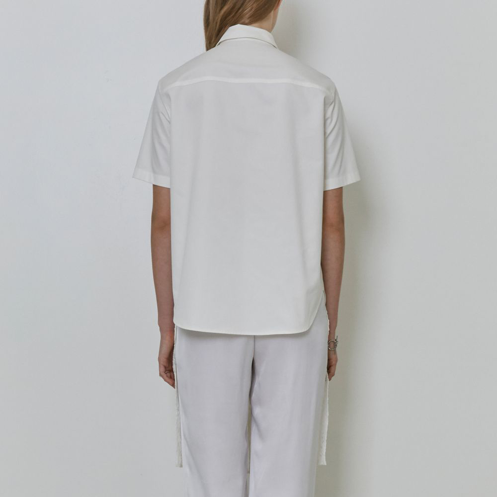 Raw-edged, Round neckline. One side handkerchief-hem with patch pocket Adjustable tie belt at waist Relaxed silhouette. 