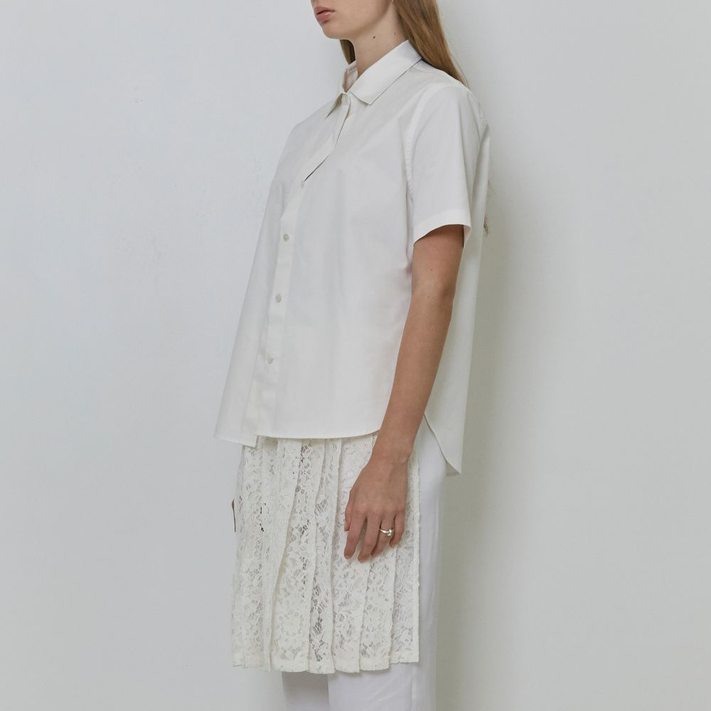 Raw-edged, Round neckline. One side handkerchief-hem with patch pocket Adjustable tie belt at waist Relaxed silhouette. 