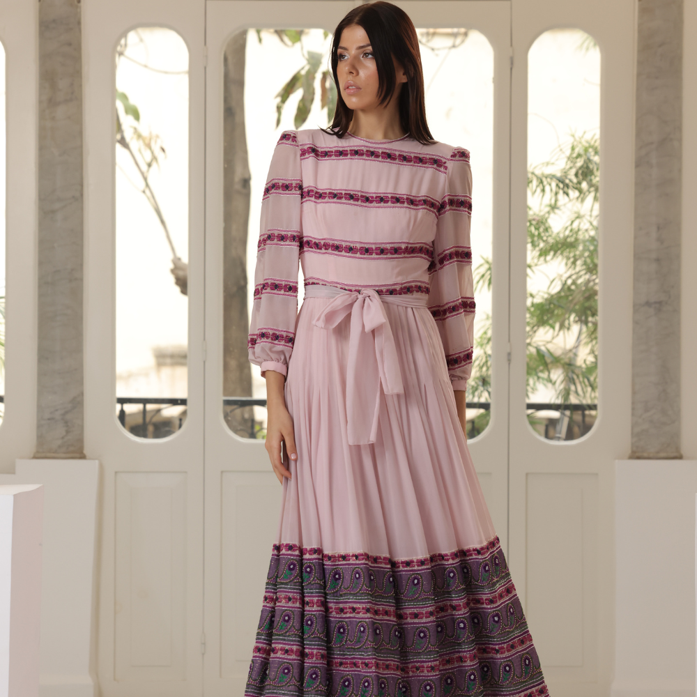 Long pink georgette dress and sleeves embroidered in violet and pink