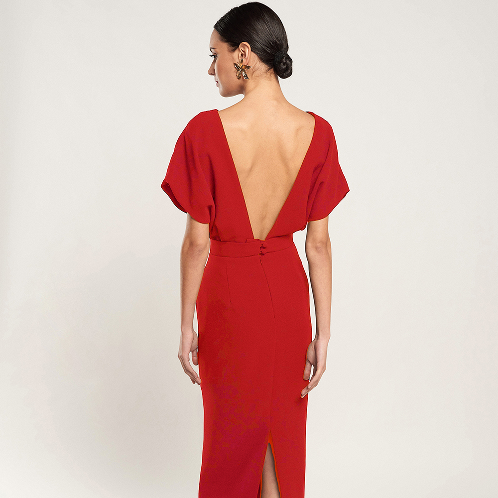 Midi dress with side pocket and back V-neckline. A good wardrobe essential to be the perfect guest. Available in Red and Navy Blue. Shop now!