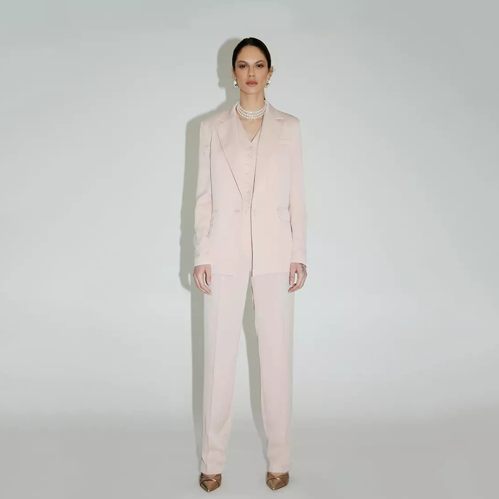 The shell pink blazer made with acetate, silk, viscose, and spandex; a perfect formal wear.