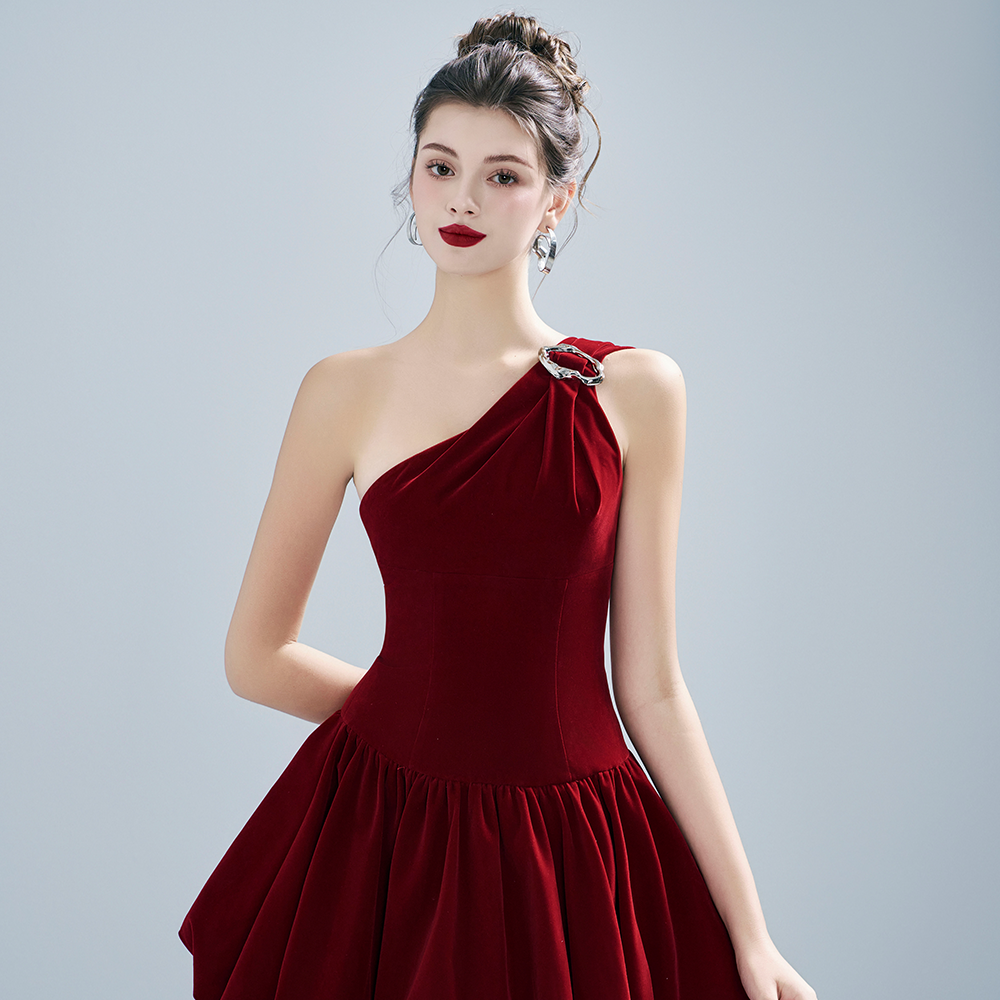 Shop Mollynista’s red velvet dress with keychain strap. Stylish women’s clothing at our clothes shop. Explore now on our shopping website. Shop now!