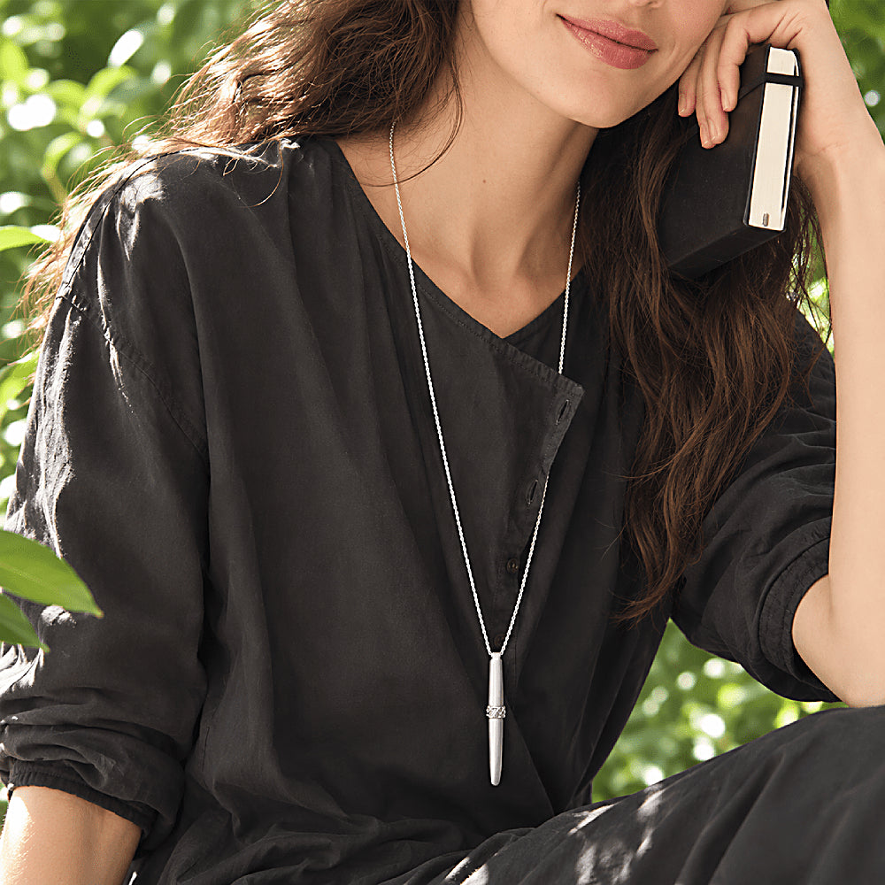 Discover the Muse Silver Pen Necklace at The Luxe Maison, featuring a sculptural silver-plated pendant with a functional graphite tip, designed to celebrate creativity, self-expression, and the art of writing.