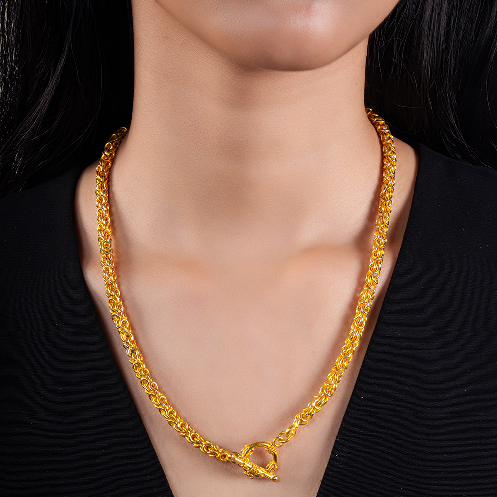 Nexus Link necklace is a striking and elegant piece that symbolizes the interconnections of our lives.