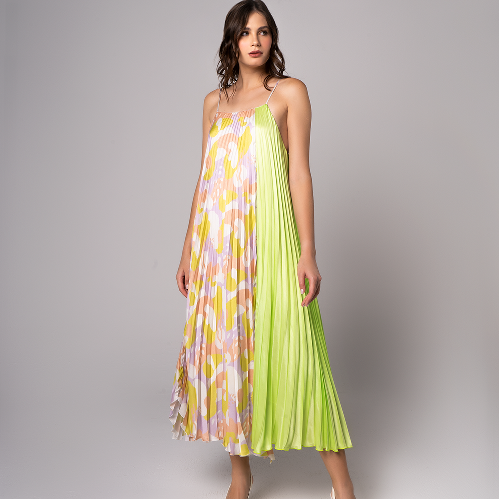 Have no clues about fit and size, this pleated tent dress will definitely be for you. 