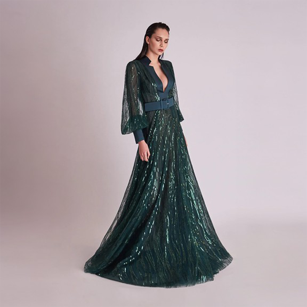 Exquisite, and astonishing, this evening dress is ready to party all night long. 