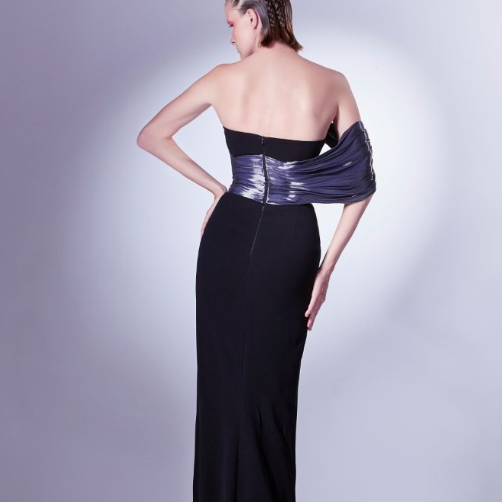 This elegant dress crafted in a black crepe base, the dress is outlined by the sartorial organdie element.