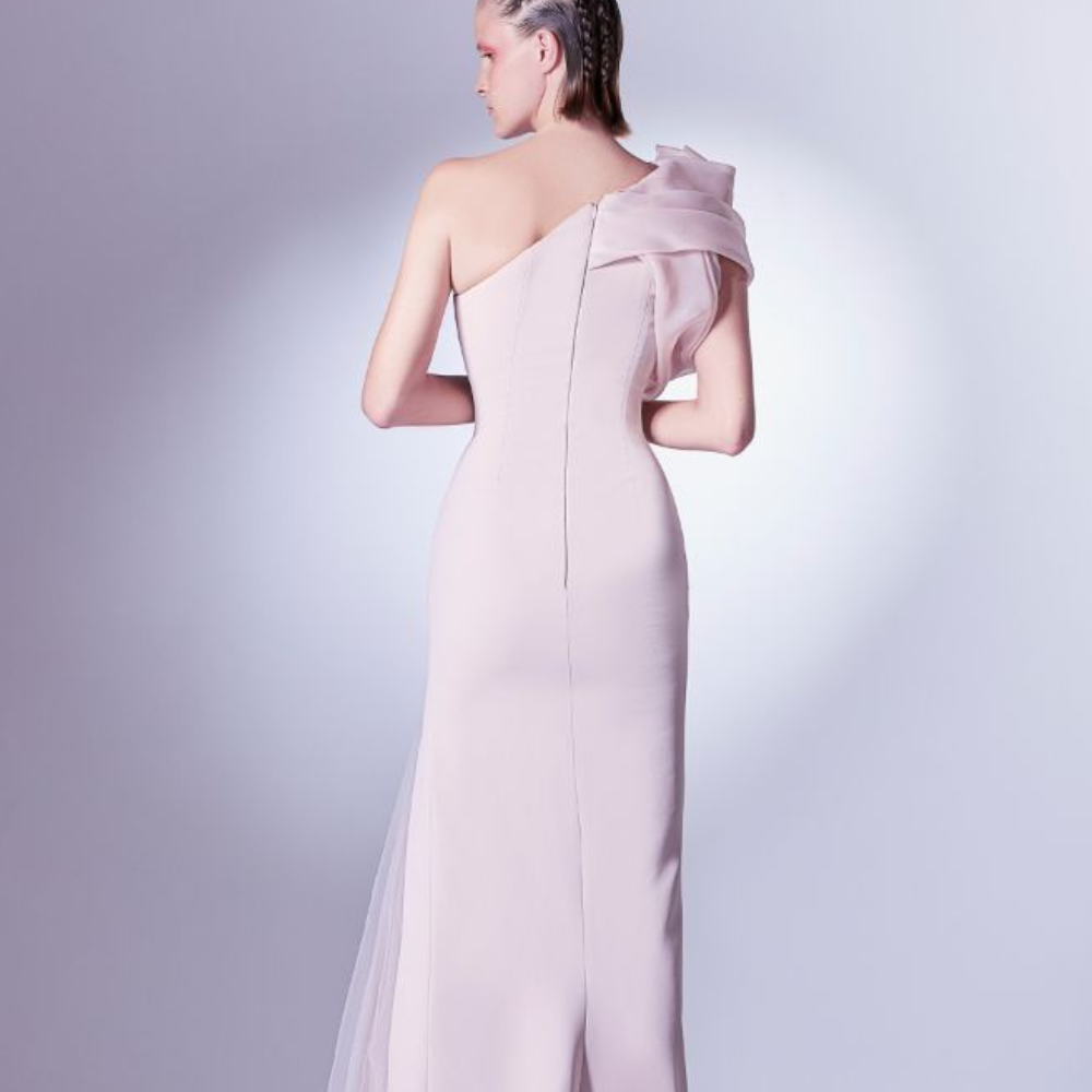 Meticulous sartorial pleats dance and fold in tandem at the shoulder making it the centerpiece of this elegant dress. 