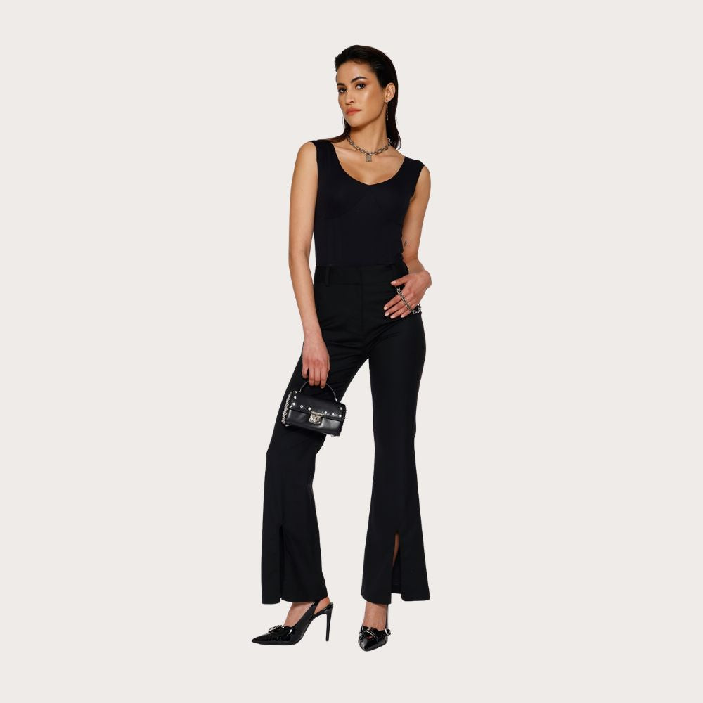Shop online from our exclusive website. Discover the Oxford Slit Pant, a straight-fit design with a subtle slit detail for a sleek, modern and refined look.