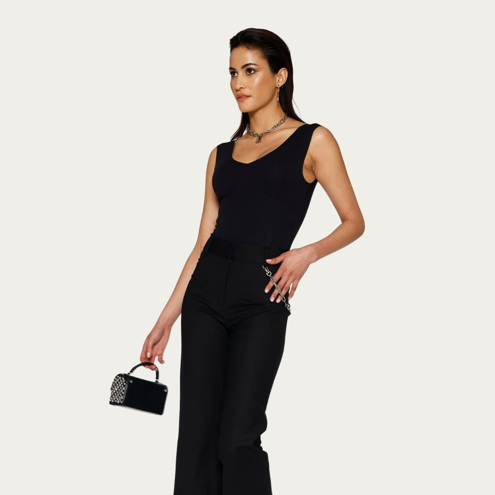 Shop online from our exclusive website. Discover the Oxford Slit Pant, a straight-fit design with a subtle slit detail for a sleek, modern and refined look.