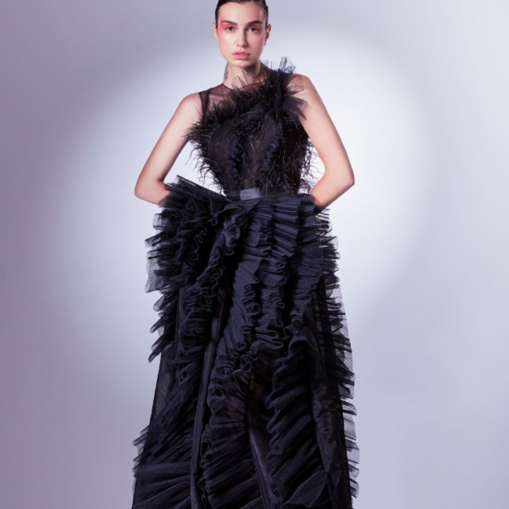 A mix of boldness and sensuality, this daring dress boasts a draped tulle and ostrich feathers corset. 