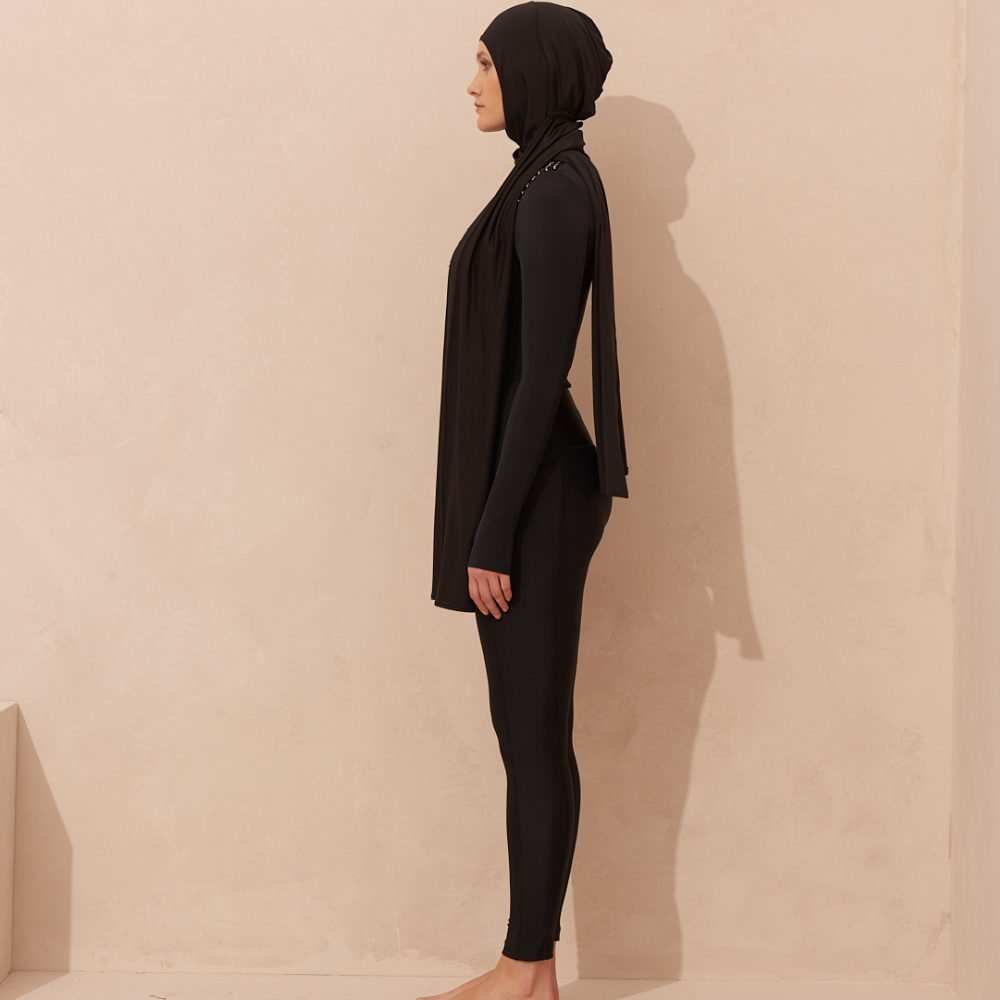 A refined and minimalist hijab, designed to provide graceful coverage and protect your hair. 