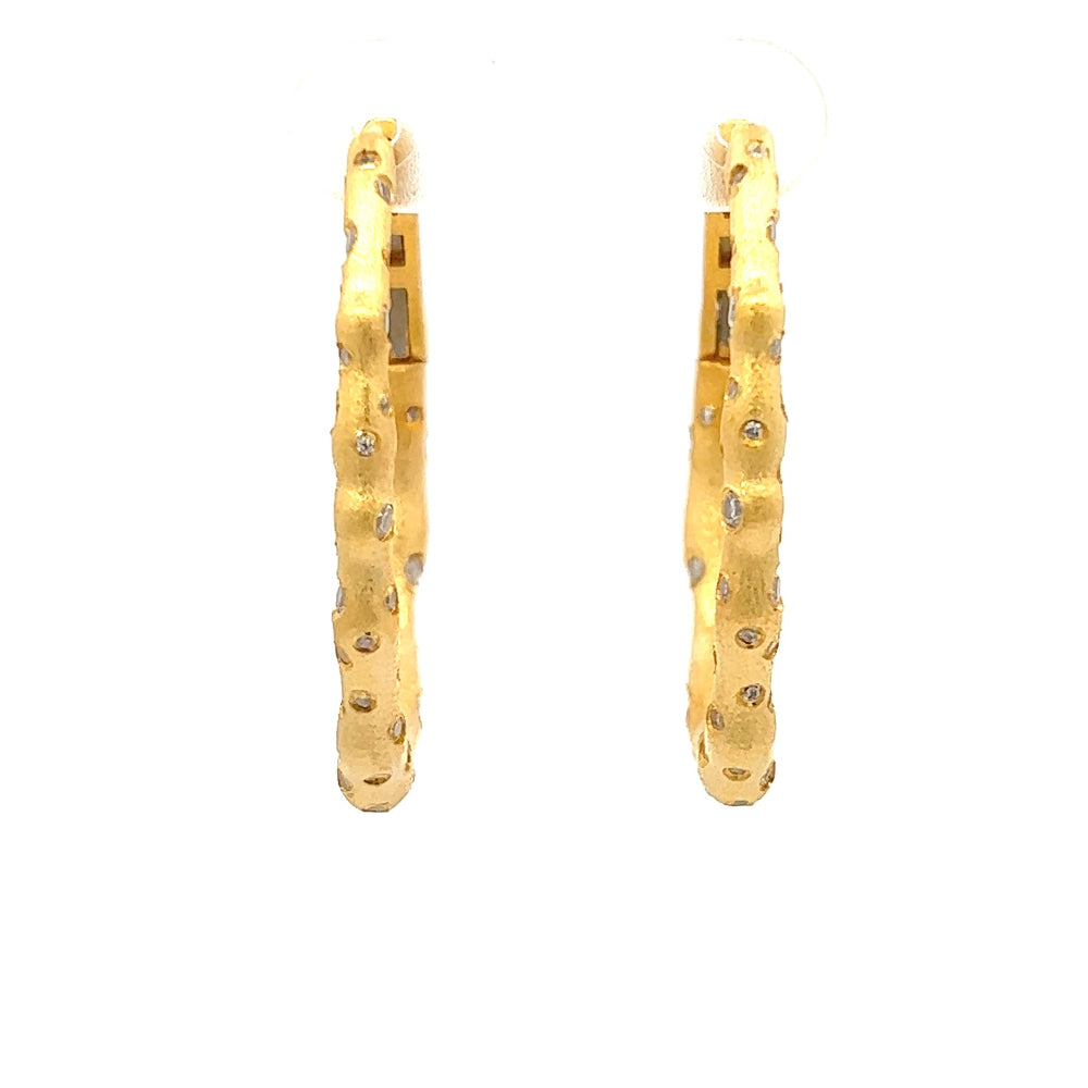Shop online premium 18K gold medium hoop earrings with sparkling cubic zirconia stones.