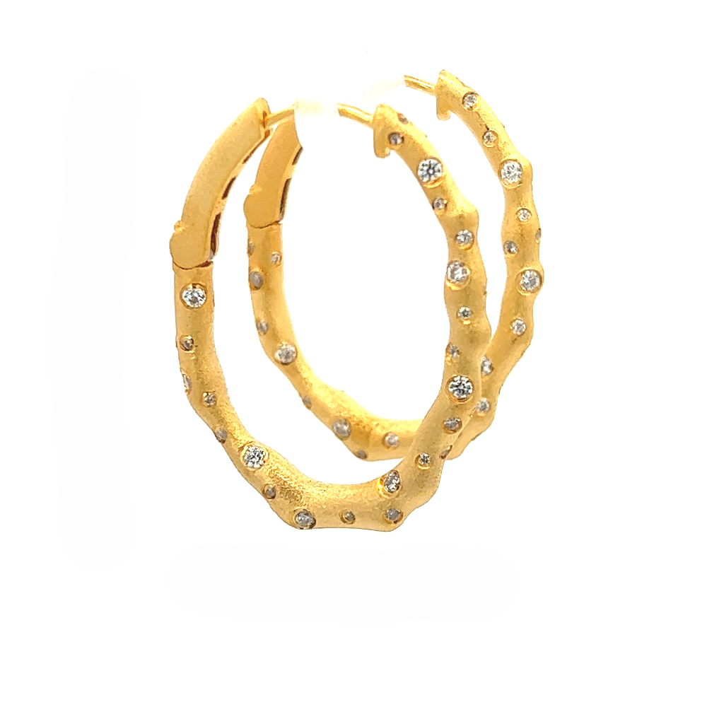 Shop online premium 18K gold medium hoop earrings with sparkling cubic zirconia stones.
