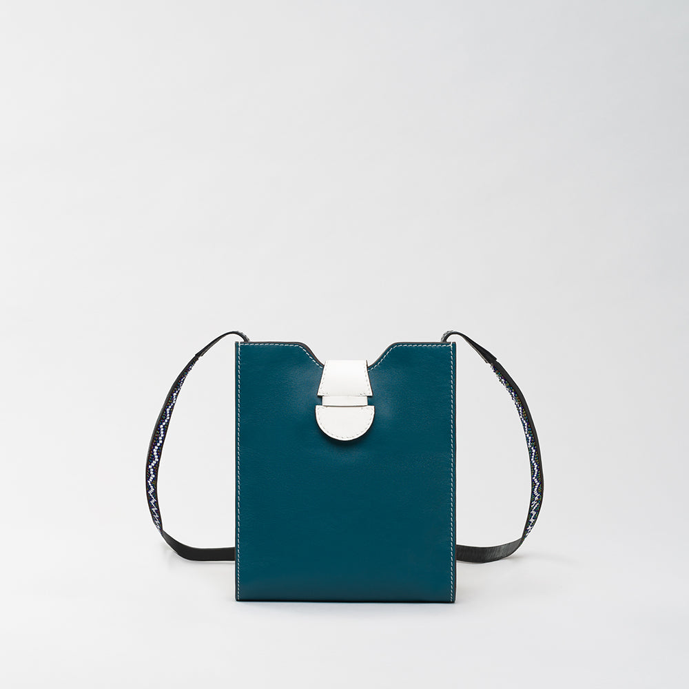 Explore the Raph Behati Green handbag from The Luxe Maison, now available at our designer webshop. Chic and versatile for every occasion. Shop Now!