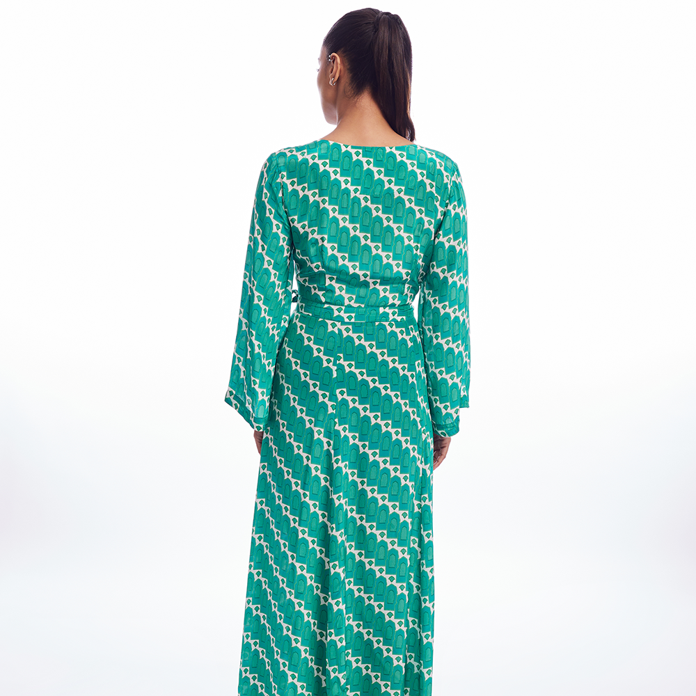 Shop our green printed dress with v-neckline. Get designer dresses for casual & outwear from our handpicked curation at The Luxe Maison! Shop now!
