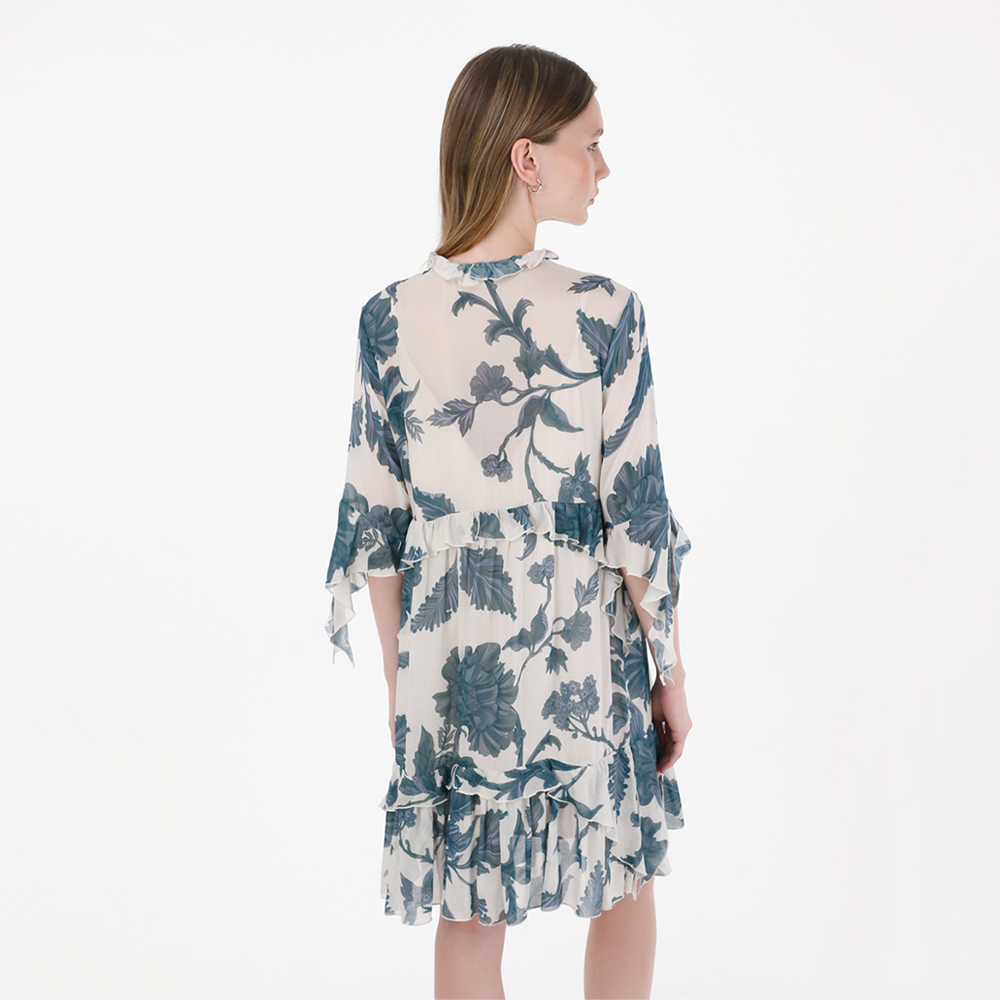 A short dress with voluminous sleeves and a delicate V-neckline that adds a touch of femininity.