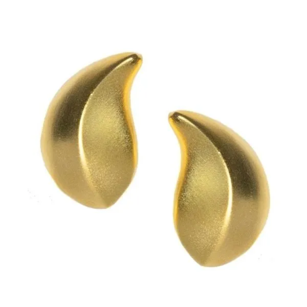 Gleaming satin gold leaf shaped earrings make it easy to add a dreamy touch to any outfit.