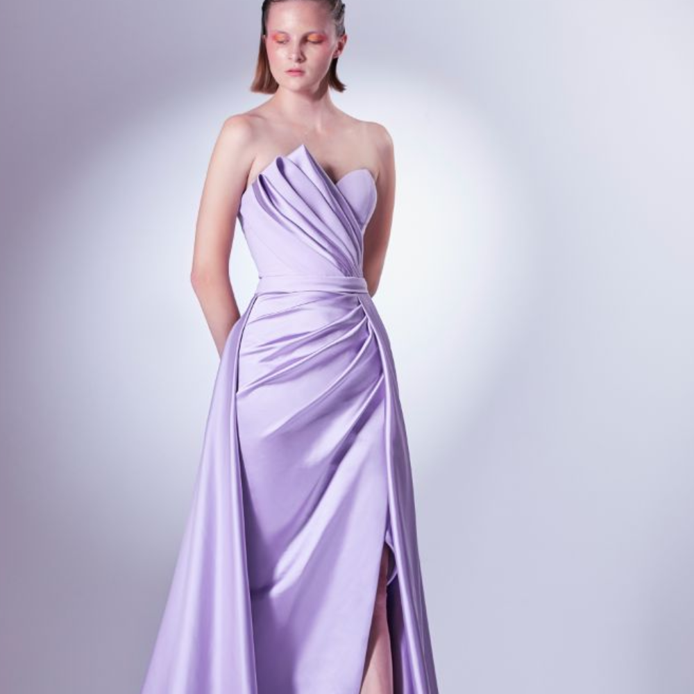 Carefully crafted in an amalgam of satin and crepe, this dress is constructed with reversing pleats at the bodice.