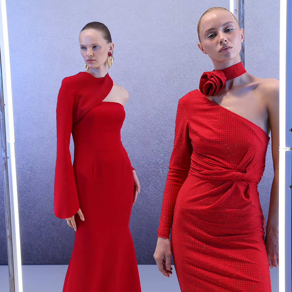 Introducing the "Scarlet Corset Dress," featuring a round neckline with an attached sleeve and a detachable side sleeve.