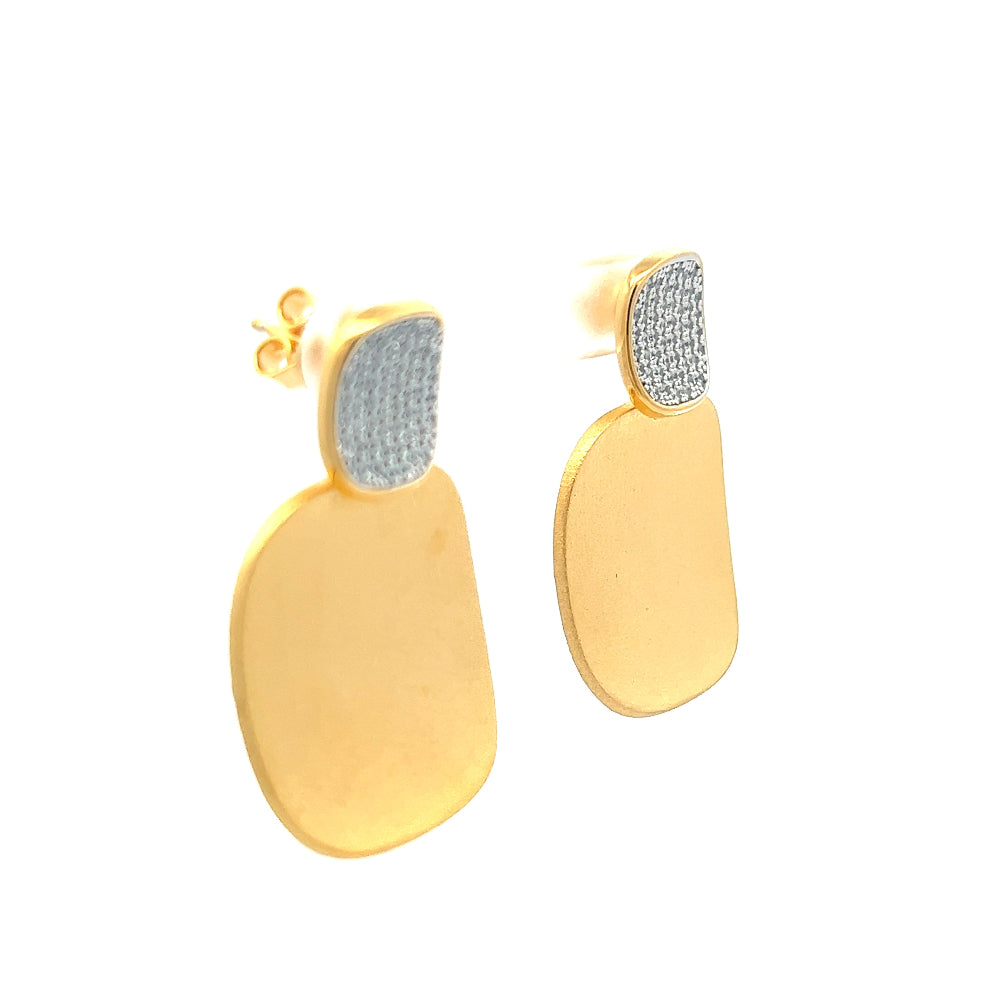Shop online premium 18K gold square dangle earrings with sparkling cubic zirconia stones.