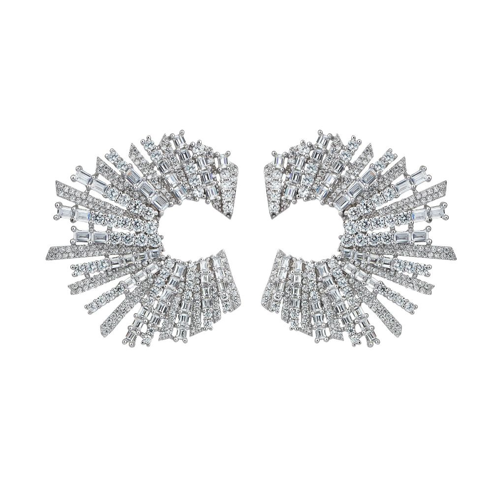 These stunning star-like earrings will make you shine by omitting strikingly powerful reflections of light.
