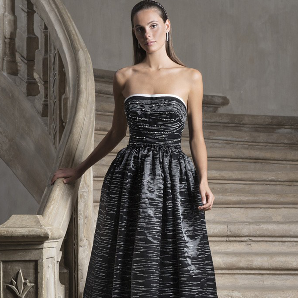 Dress in liquid organza embroidered with white thread and sequins all over this masterpiece.