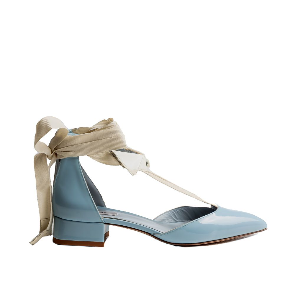 The Garçonne Ballerina in light blue is a polished alternative to high heels that always looks elegant and sophisticated.