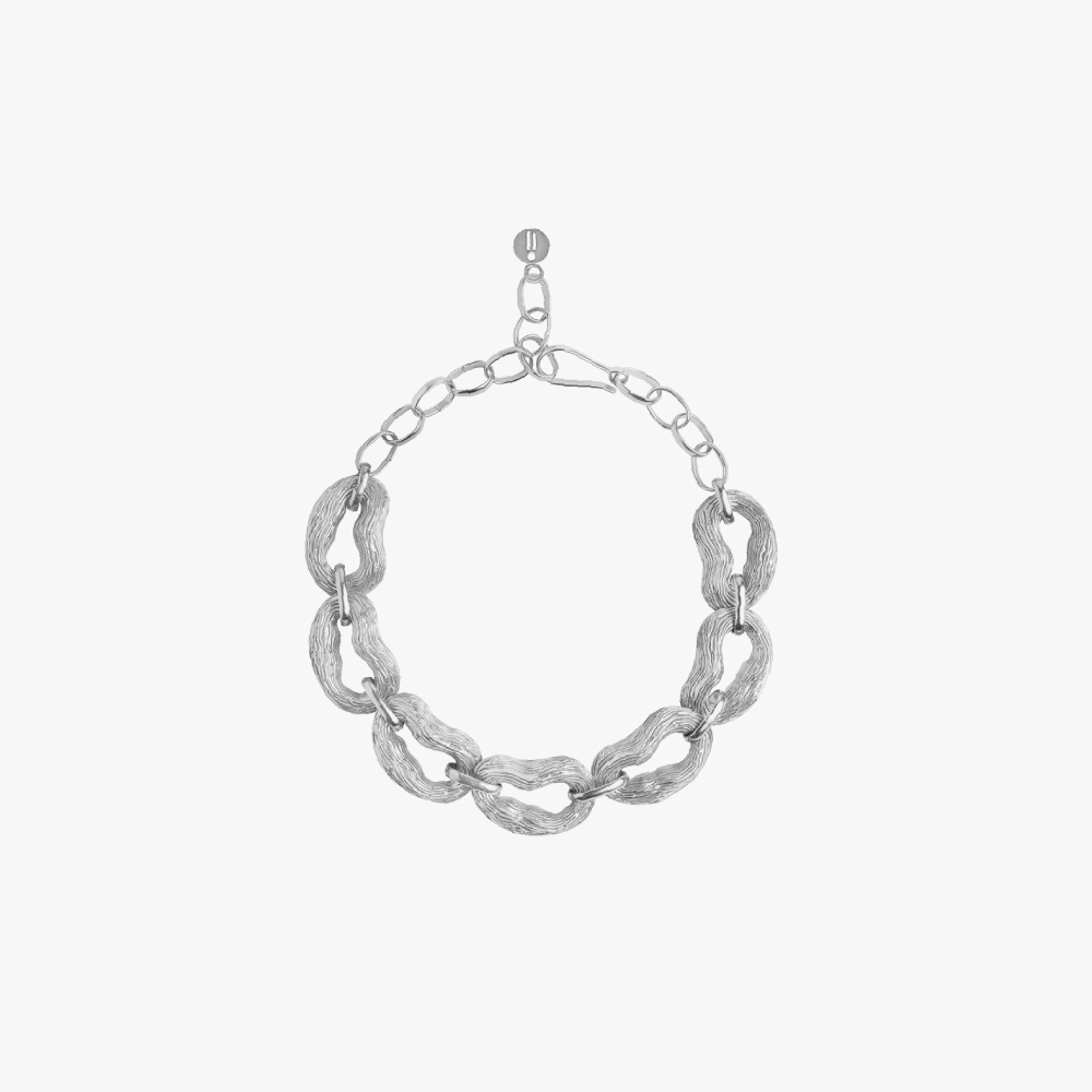 Discover the elegance of the Sylvie Link Necklace, available only in our exclusive online shop. Don’t miss out on this timeless piece. Shop Now!