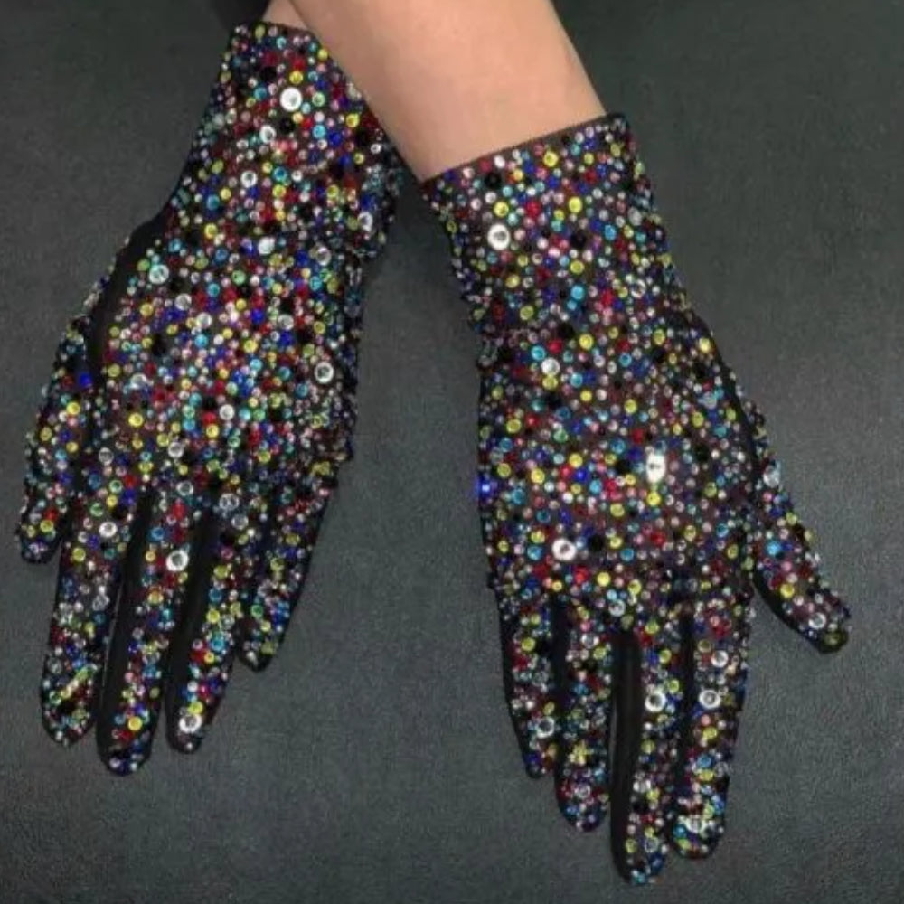 Exclusive piece: black gloves with different crystals. 
