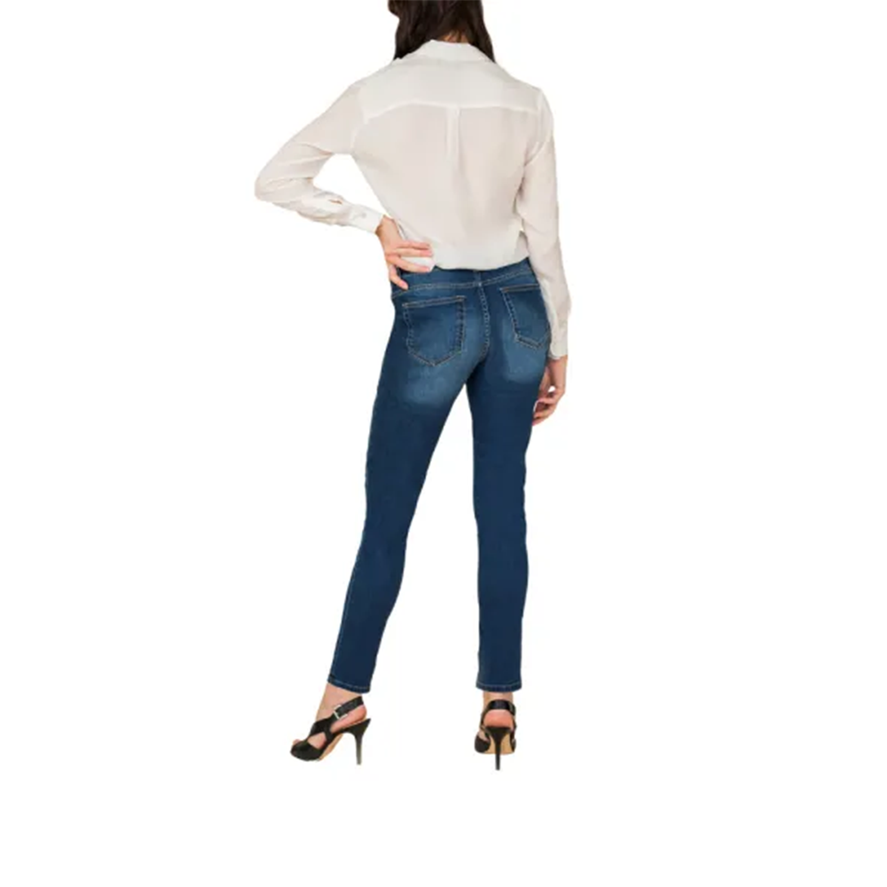 Environmentally friendly designer jeans made with 84% Cotton+15% Recycled Polyester+1% Elastane.