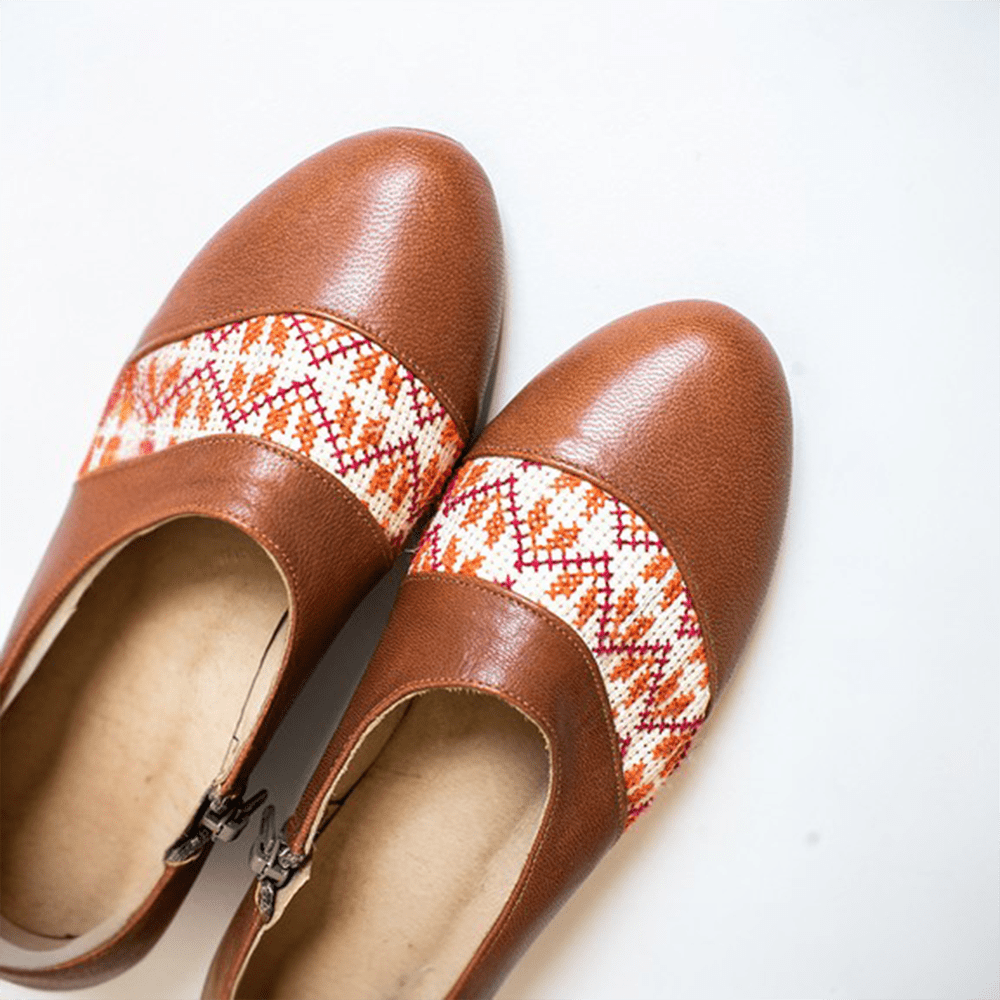 The Tatreez Oxford is a savvy shoe that will bring poise to your business casual attire. 