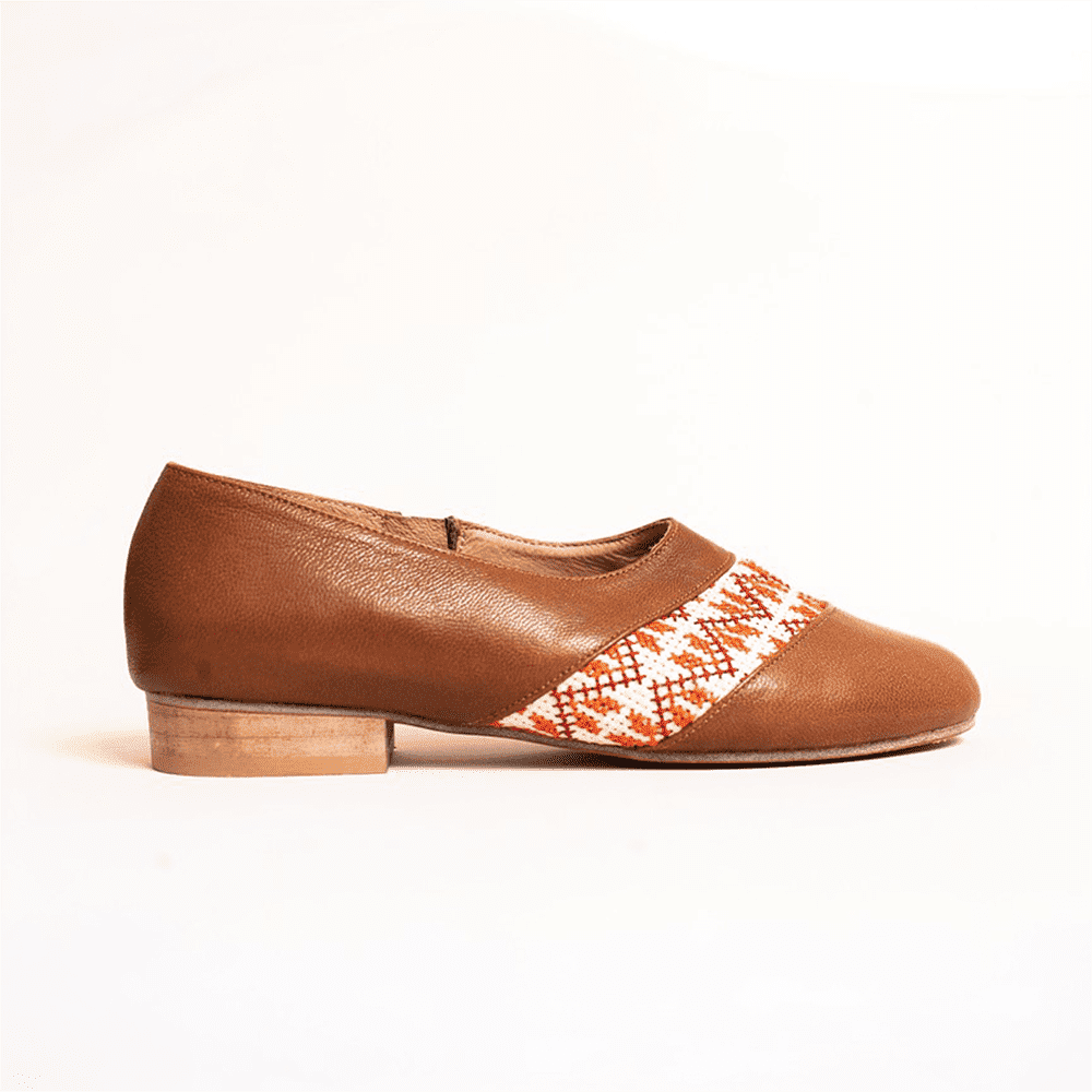 The Tatreez Oxford is a savvy shoe that will bring poise to your business casual attire. 